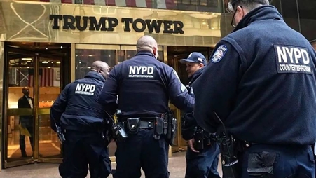 شرطة نيويورك تحاصر برج ترامب تمهيداً للقبض عليه