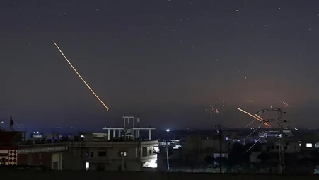 قصف إسرائيلي يطال محيط مطار الضبعة العسكري في ريف حمص