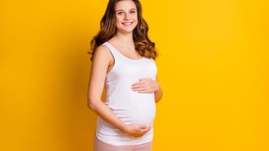 صورة لحامل فرحة بحملها