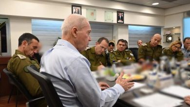 وزير إسرائيلي يتهم قادة الجيش بالتمرد على حكومة نتنياهو.. والمعارضة تطالب بطرده