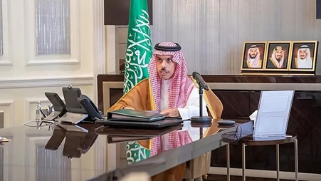 وزير الخارجية السعودي يبحث مع نظيره الإيراني الخطوات المقبلة في ضوْء الاتفاق الثلاثي