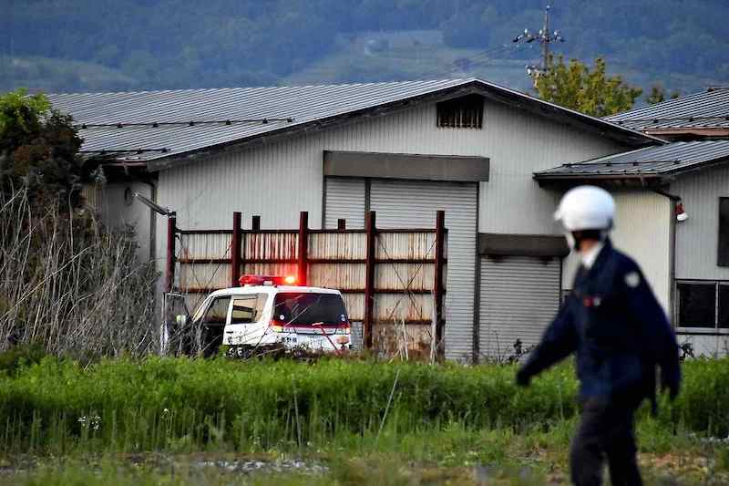 مختل عقليا يقتل امرأة وشرطيين في اليابان