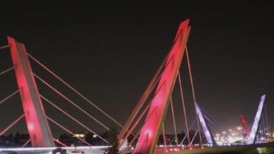 "أمانة عمان" تضيء جسر عبدون بألوان العلم اليمني