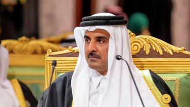 أمير قطر يصل جدة للمشاركة في القمة العربية الـ32
