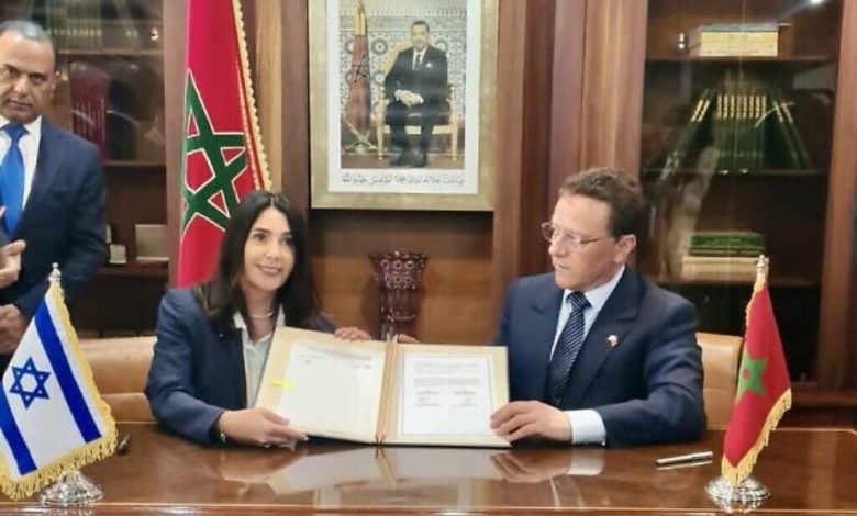 إسرائيل توقع ثلاث اتفاقيات نقل لتعزيز الروابط مع المغرب
