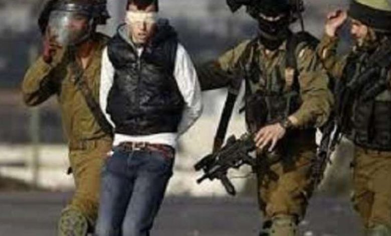 الاحتلال الإسرائيلي يعتقل 22 فلسطينيا من الضفة الغربية