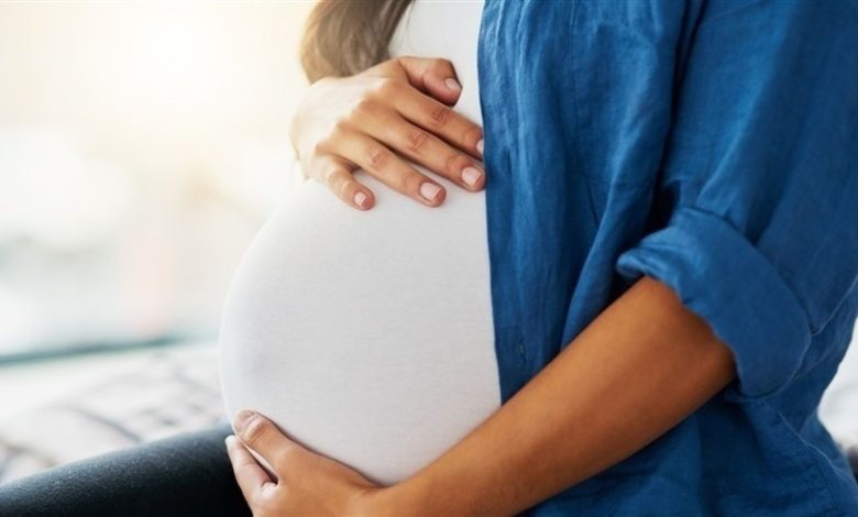 الكورتيزول خلال الحمل يُعجّل نُطق الطفل