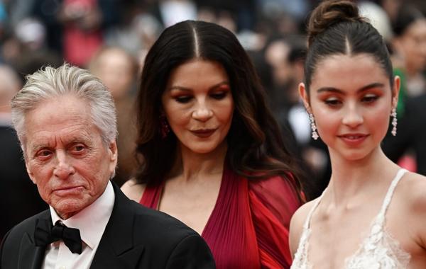 Michael Douglas arrives with his wife British actress Catherine Zeta-Jones (C) and daughter Carys for the opening ceremony and the screening of the film "Jeanne du Barry" during the 76th edition of the Cannes Film Festival in Cannes, southern France, on May 16, 2023. (Photo by LOIC VENANCE / AFP)