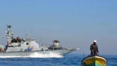 بحرية الاحتلال الإسرائيلي تهاجم مراكب الصيادين الفلسطينيين في قطاع غزة