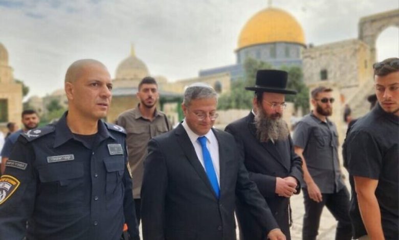 بن غفير يدخل الحرم القدسي ويقول إن جولته تثبت أن إسرائيل "مسؤولة عن الموقع المقدس"