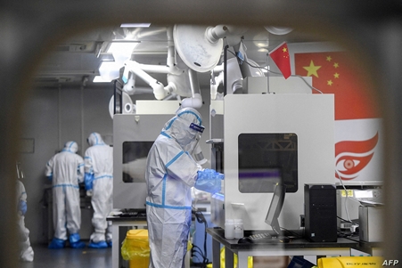عالم صيني: لا يجب استبعاد تسرب فيروس كورونا من معمل