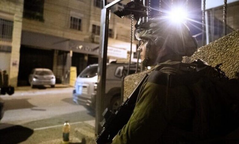 مقتل فلسطينييْن متأثريْن بجروح أصيبا بها في تبادل لإطلاق نار مع الجيش الإسرائيلي بالضفة الغربية