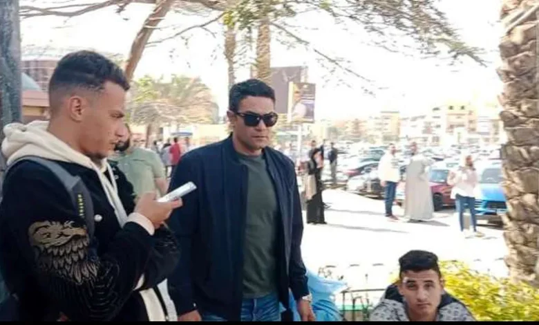 وصول آسر ياسين لجنازة مصطفى درويش بمسجد الحصري