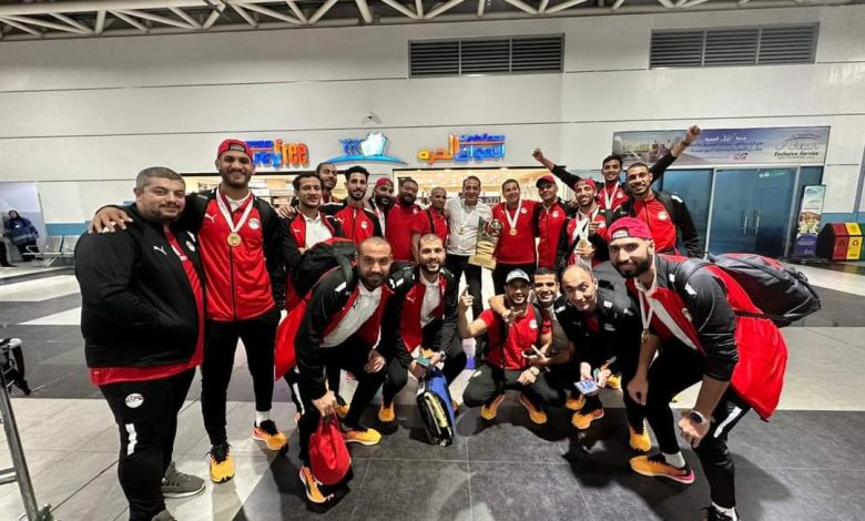 وصول منتخب الفراعنة لكرة الشاطئية بعد التتويج بكأس العرب
