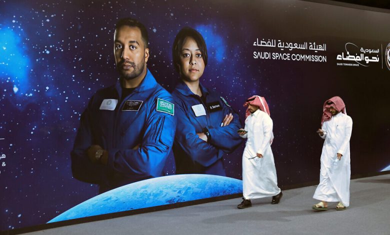 وصول مهمة خاصة على متنها أربعة ركاب بينهم امرأة سعودية إلى محطة الفضاء الدولية