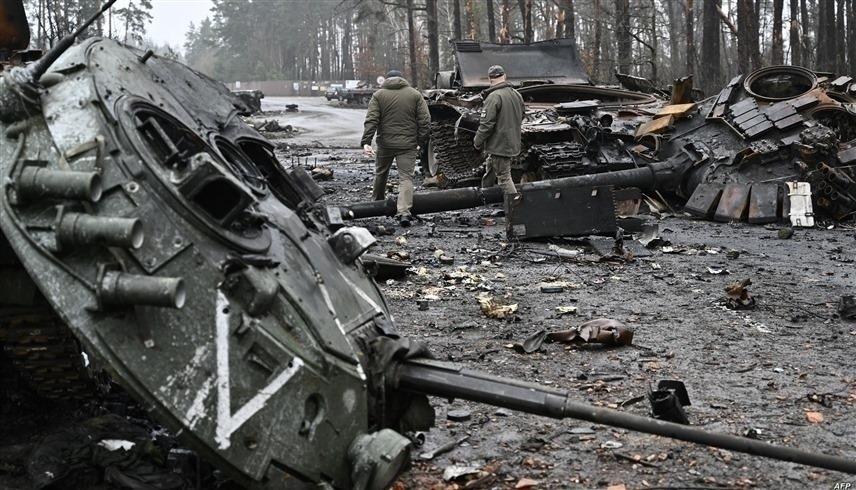دبابة روسية مدمرة في أوكرانيا (أرشيف)
