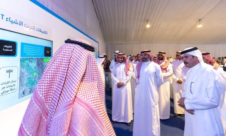 وزير الاتصالات وتقنية المعلومات يقف على استعدادات موبايلي لموسم الحج - أخبار السعودية