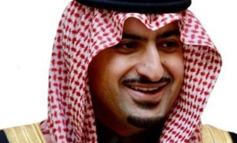 عبدالله بن خالد يطمئن على صحة خوجة - أخبار السعودية