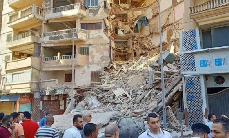 انهيار عقار من 13 طابقا في الإسكندرية.. والبحث عن محتجزين وضحايا - أخبار السعودية
