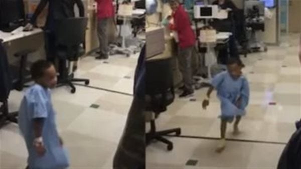 قبل إجرائه عملية خطيرة.. طفل يرقص بسعادة داخل أحد المستشفيات| شاهد