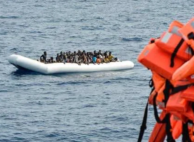 إنقاذ 227 مهاجرا كانوا في طريقهم إلى جزر الكناري