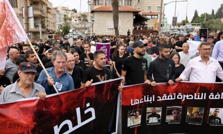 الآلاف يتظاهرون ضد موجة الجريمة في يافة الناصرة بعد مقتل 5 أشخاص باطلاق نار