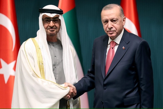 الرئيسان الإماراتي والتركي يبحثان في اسطنبول سبل تعزيز العلاقات الاستراتيجية بين البلدين