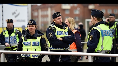 شرطة السويد توافق على مظاهرة لحرق المصحف وتتوقع مشاركة شخصين
