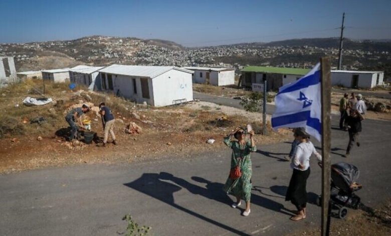 مستوطنون يقيمون خلال ساعات الليل عدة بؤر استيطانية غير قانونية في الضفة الغربية  تقرير