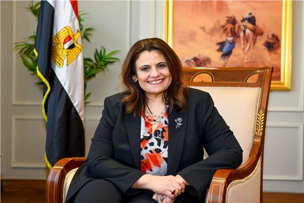 وزيرة الهجرة تعلن انتقال العمل لمقر الوزارة بالعاصمة الإدارية الجديدة بشكل دائم