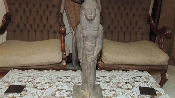 "حرامية".. عالم مصريات يفجر مفاجأة بشأن بيع الآثار المصرية في لندن
