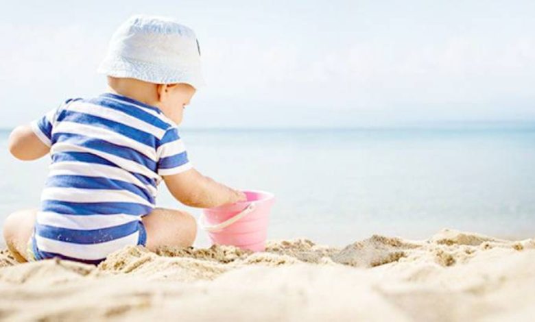 كيف تحمي بشرة الأطفال من حر الصيف؟ - أخبار السعودية