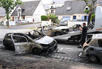 فرنسا.. حرق نحو 1900 سيارة وإضرام النار في 500 مبنى عام خلال أعمال الشغب