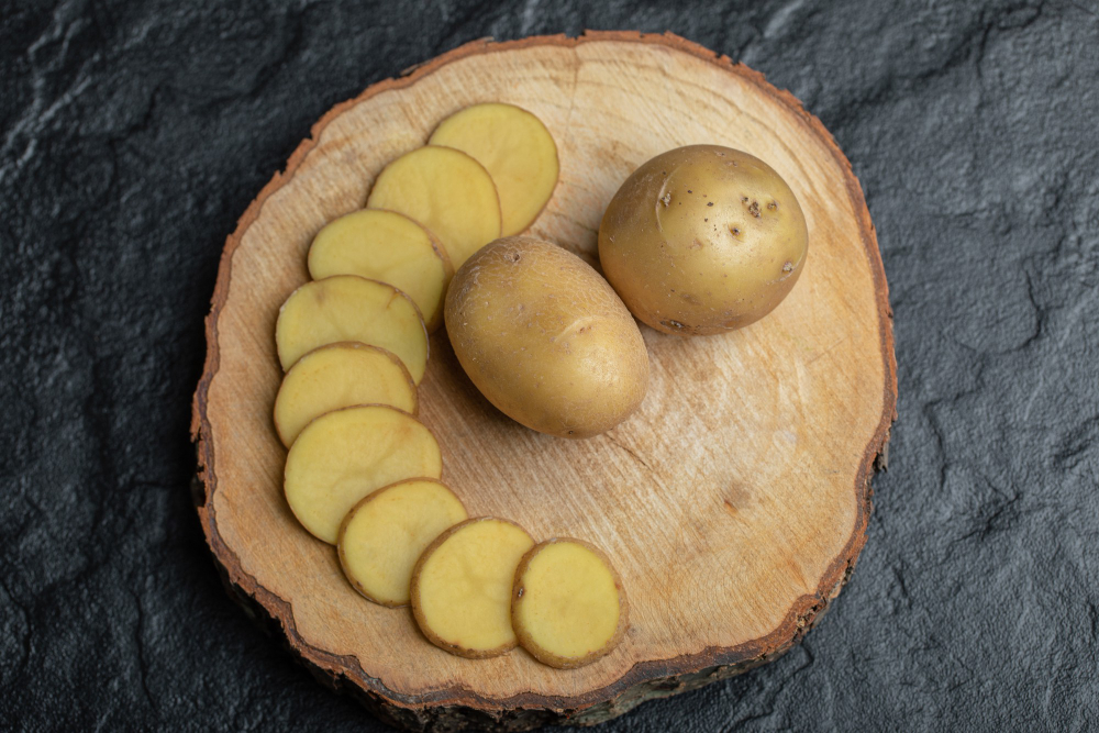  شرائح البطاطس هي علاج للتصبغ-المصدرfreepik