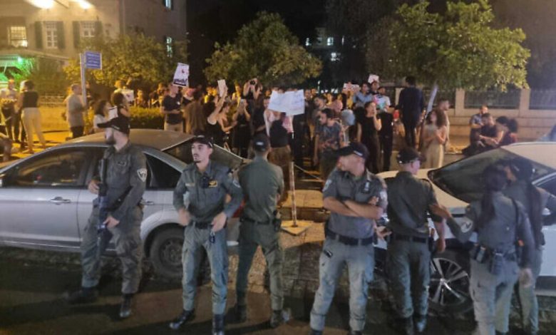 اعتقال 7 أشخاص خلال مظاهرة في حيفا ضد العملية العسكرية الإسرائيلية في جنين