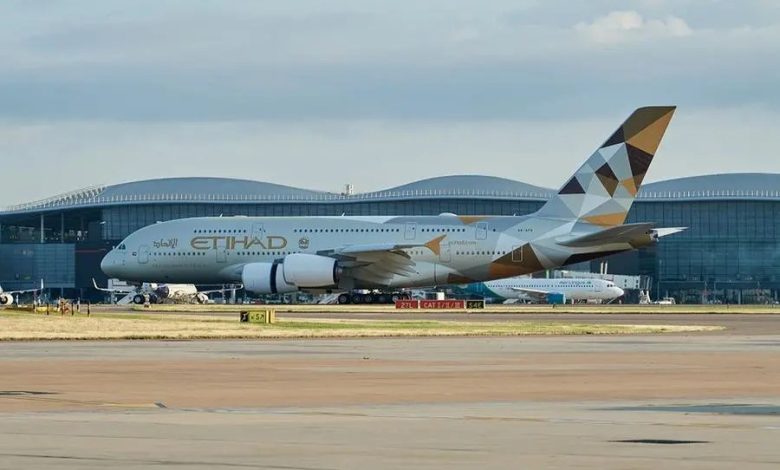 الاتحاد للطيران تحتفل بعودة طائراتها A380 مع أولى رحلاتها من أبوظبي إلى لندن