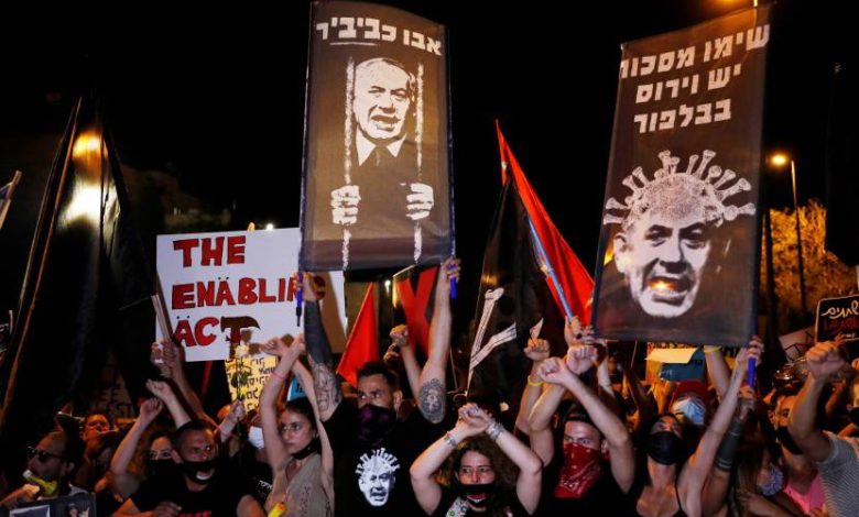 الاحتجاجات ضد حكومة نتنياهو تكسب زخماً جديداً وتحذيرات إسرائيلية من "تدمير الجيش"