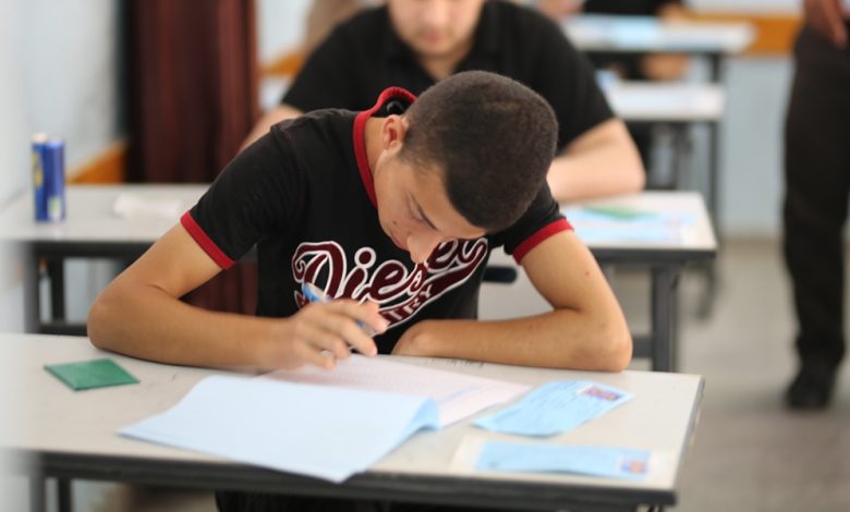 التعليم بغزة: تم تصنيف طلاب الثانوية العامة بين ناجح وغير مكتمل وتم إلغاء "راسب"