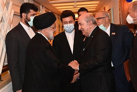 الرئيس الإيراني يدعو نظيره الجزائري لزيارة طهران في أقرب وقت