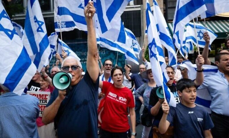 المئات يتظاهرون ضد الإصلاح القضائي في نيويورك مع انضمام المغتربين الإسرائيليين إلى حركة الاحتجاج المتجددة