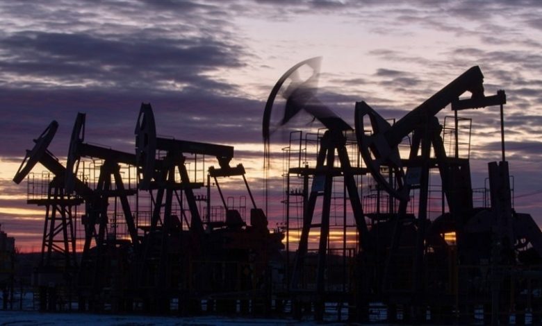 النفط يرتفع 3% قبل بيانات الطلب الأمريكية خلال عيد الاستقلال