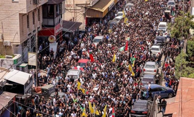 "برا برا".. هتافات ضد قيادة السلطة وحركة فتح خلال تشييع جثامين شهداء جنين
