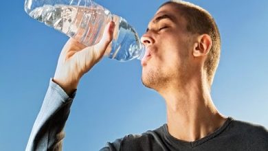 خالد النمر: شرب الماء ضروري حتى حال عدم الشعور بالعطش لتجنب الإجهاد الحراري