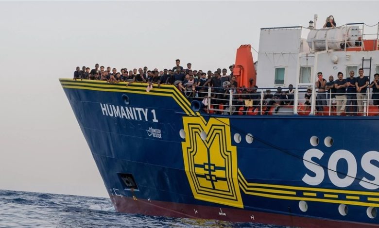 سفينة ألمانية تنقذ مهاجرين من البحر المتوسط