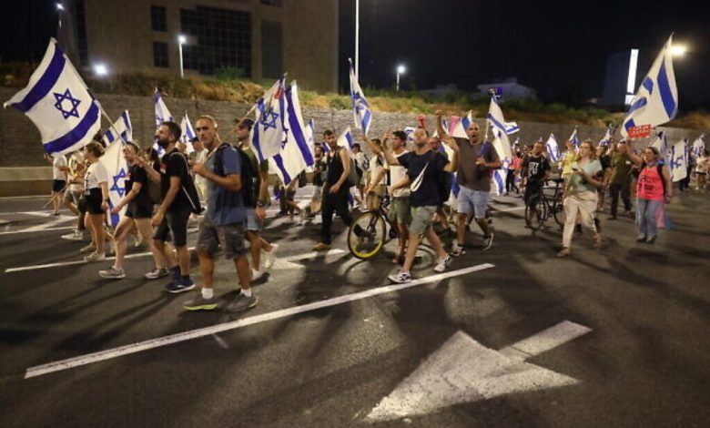 على أمل منع تمرير مشروع قانون "المعقولية"، المحتجون يبدأون مسيرة إلى القدس تستمر لـ4 أيام