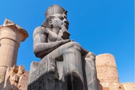 مصر تتسلم قطعة مفقودة من تمثال الفرعون