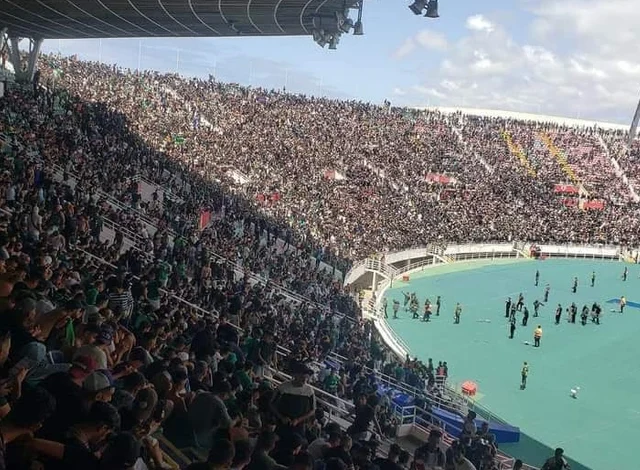 نهائي كأس العرش: مدرجات مركب مولاي عبد الله تمتلئ بالجماهير قبل خمس ساعات من بداية المباراة