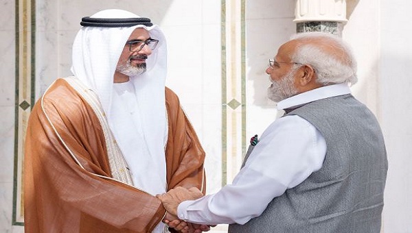 ولي عهد أبوظبي يودع رئيس وزراء الهند في ختام زيارته للدولة