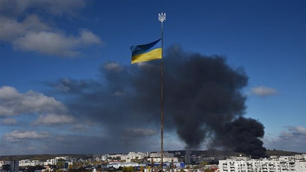 وفاة وإصابة 22 شخصًا في هجوم روسي على مبنى سكني شرق أوكرانيا