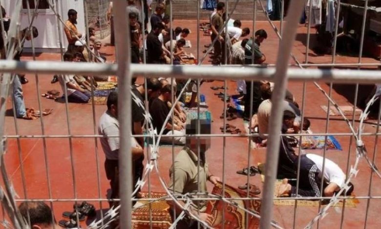 الاحتلال ينقل الأسرى من سجن عسقلان إلى "نفحة"